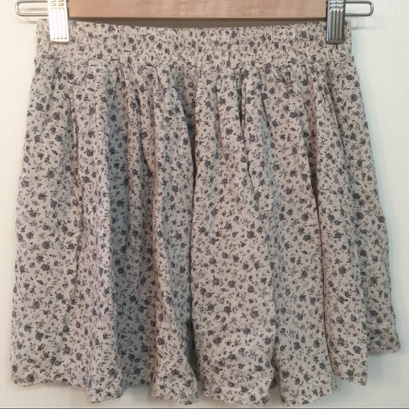 ❌SOLD❌ Brandy Melville Floral Skater Skirt - Picture 3 of 4